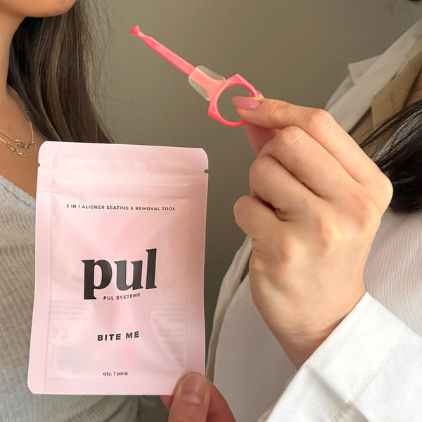 PUL's 2-in-1 seating and chew tool for effortless seating and removal of your clear aligners.